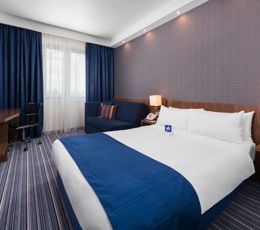Holiday Inn Express Warsaw Airport, an IHG Hotel