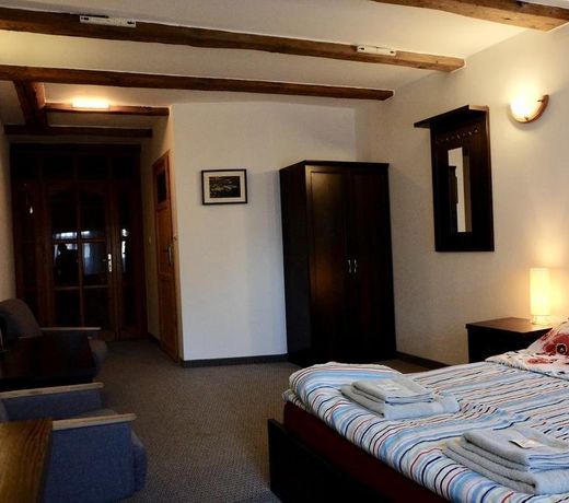 Academus - Cafe/Pub & Guest House