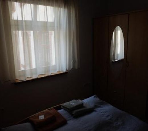 Academus - Cafe/Pub & Guest House