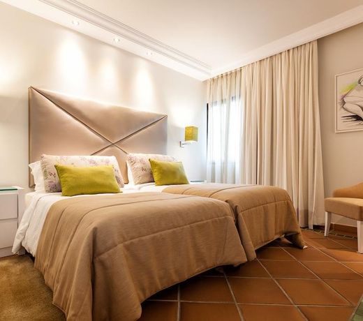 Pine Cliffs Village & Golf Suites