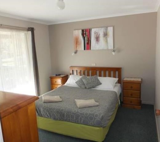 LAKES ENTRANCE COUNTRY COTTAGES