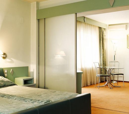 Caro Hotel