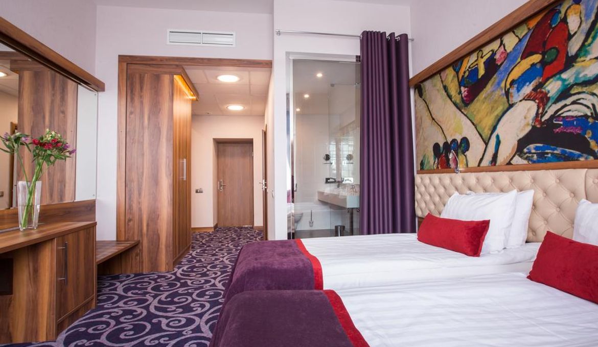 Best Western PLUS Centre Hotel  4*  (бывшая Октябрьская Лиговский корпус )