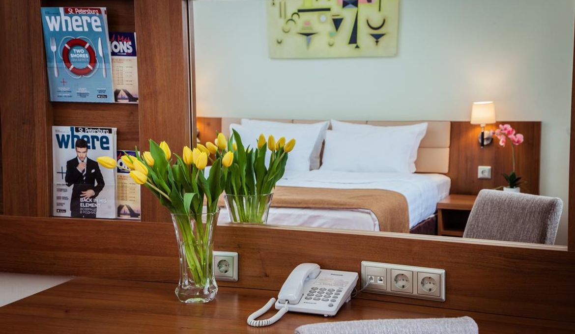 Best Western PLUS Centre Hotel  4*  (бывшая Октябрьская Лиговский корпус )