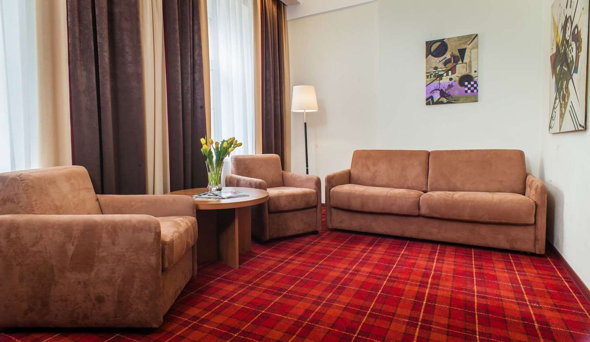 Best Western PLUS Centre Hotel  4*  (бывшая Октябрьская Лиговский корпус )