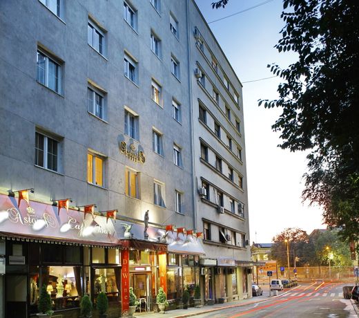 Queen's Astoria Design Hotel