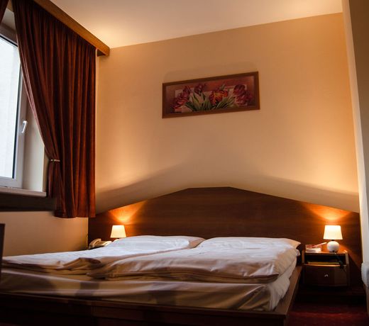 Hotel West