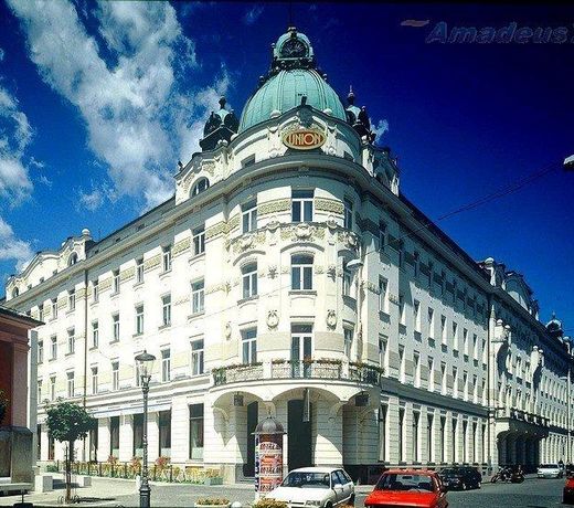 Central Hotel Superior
