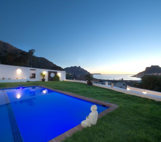Hout & About Guest House