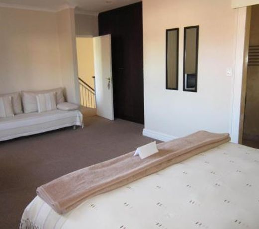 La Roche Guest House