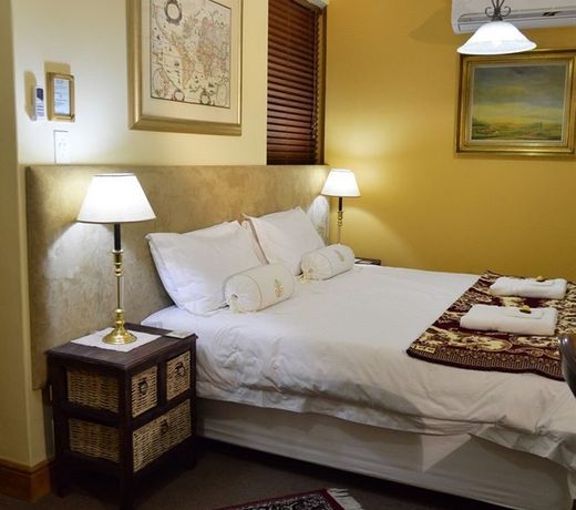 Woodlands GuestHouse