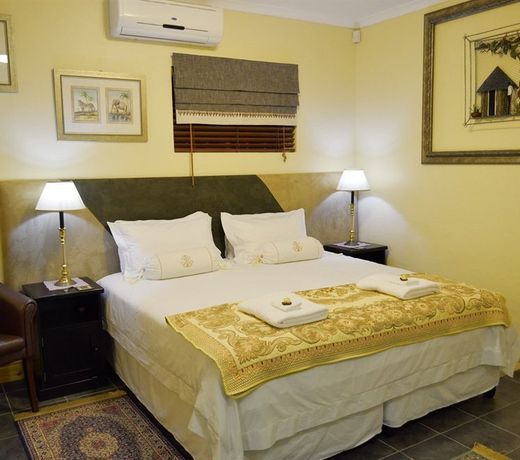 Woodlands GuestHouse