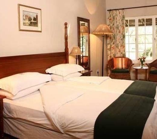STRAIGHTWAY HEAD COUNTRY HOTEL