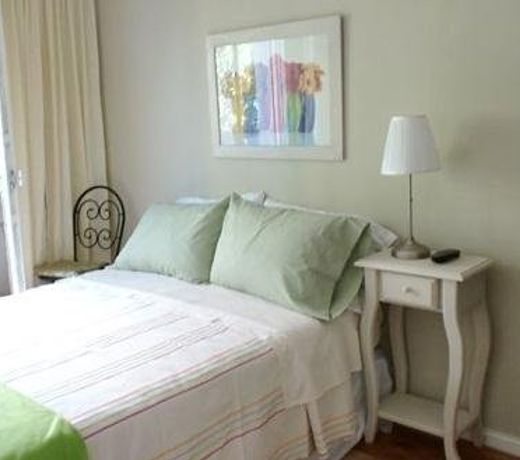 SIMPLE & CHARMING