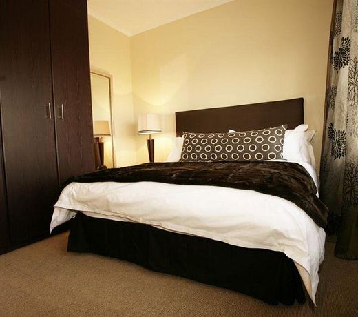 URBAN HIP HOTELS - ASHANTI