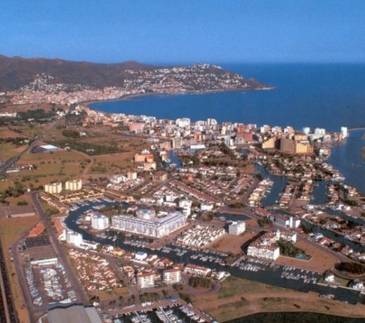 Apartamentos Port Canigó