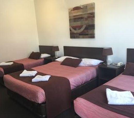 Ploughmans Motor Inn