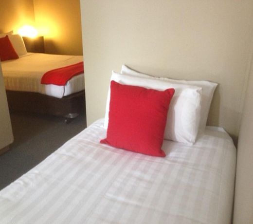 Smerdon Lodge Motel