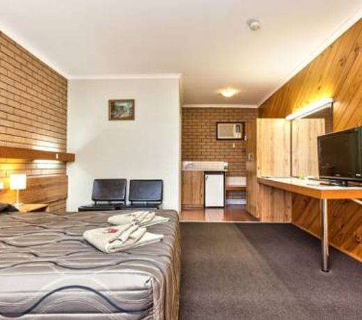 Holbrook Town Centre Motor Inn