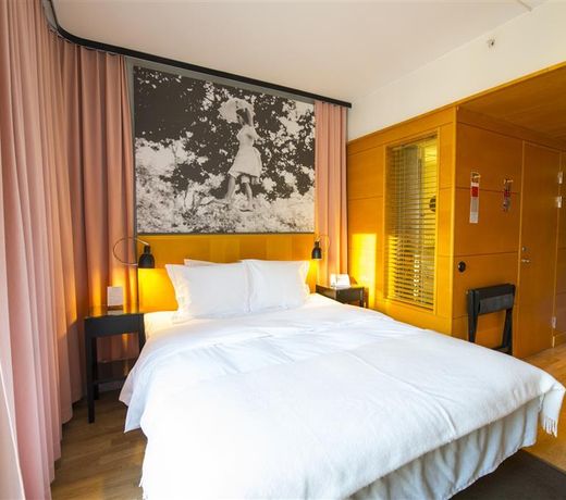 Hotel Rival