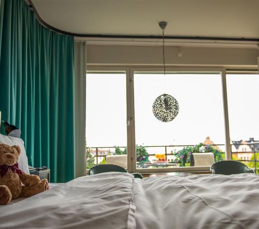 Hotel Rival
