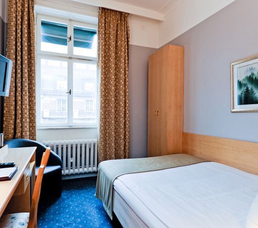 Crystal Plaza Hotel