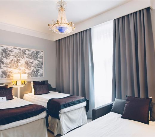 Crystal Plaza Hotel