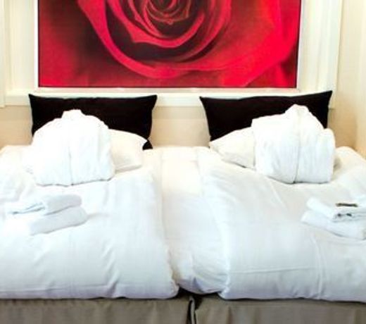 Treetop Spa Hangout & Hotel