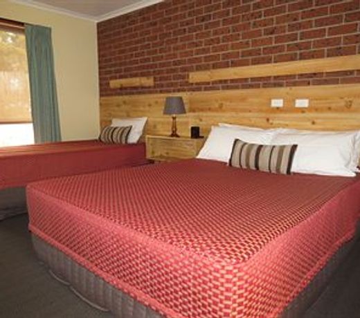 AAt 28 Goldsmith Motel