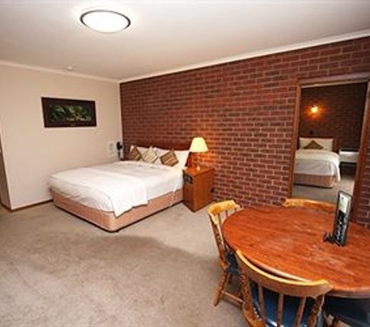 Country Plaza Halls Gap