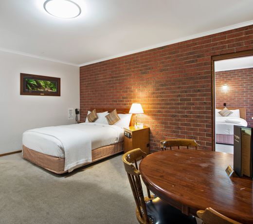 Country Plaza Halls Gap