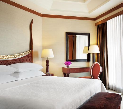 Royal Orchid Sheraton Hotel and Towers