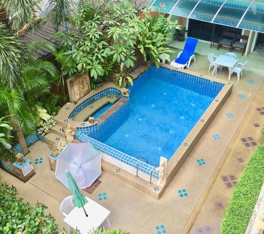 Seven Seas Hotel