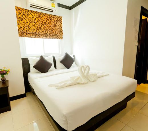 Hallo Patong Dormtel & Restaurant