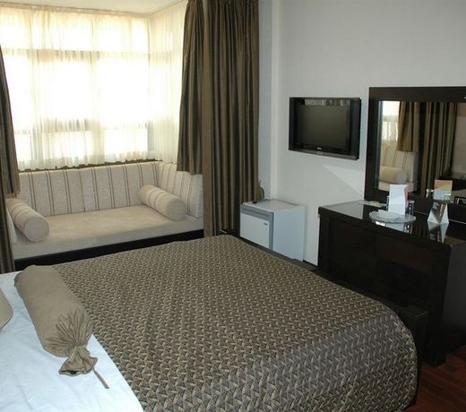 ULASAN HOTEL