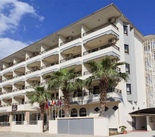 Kandelor Hotel