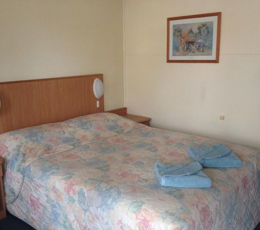Governors Hill Motel