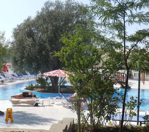 Sunshine Holiday Resort