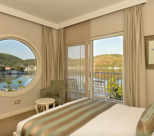 Yacht Classic Hotel - Boutique Class