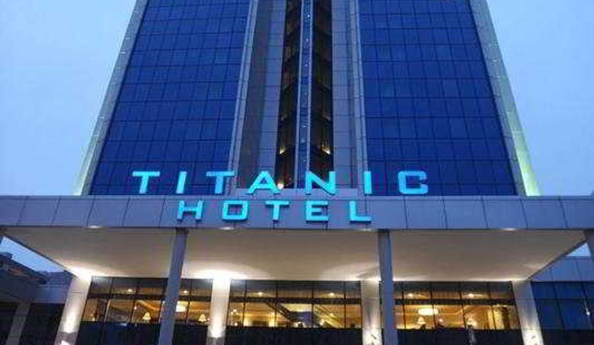 Titanic Port Bakirkoy