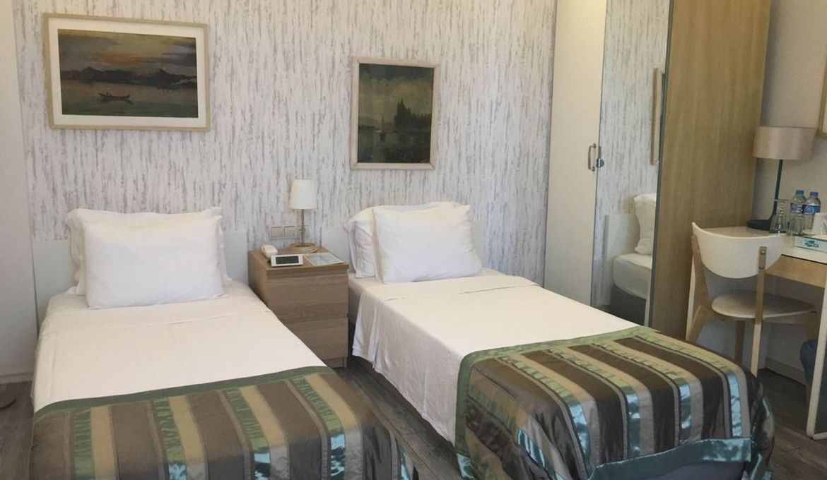 Elanaz Hotel