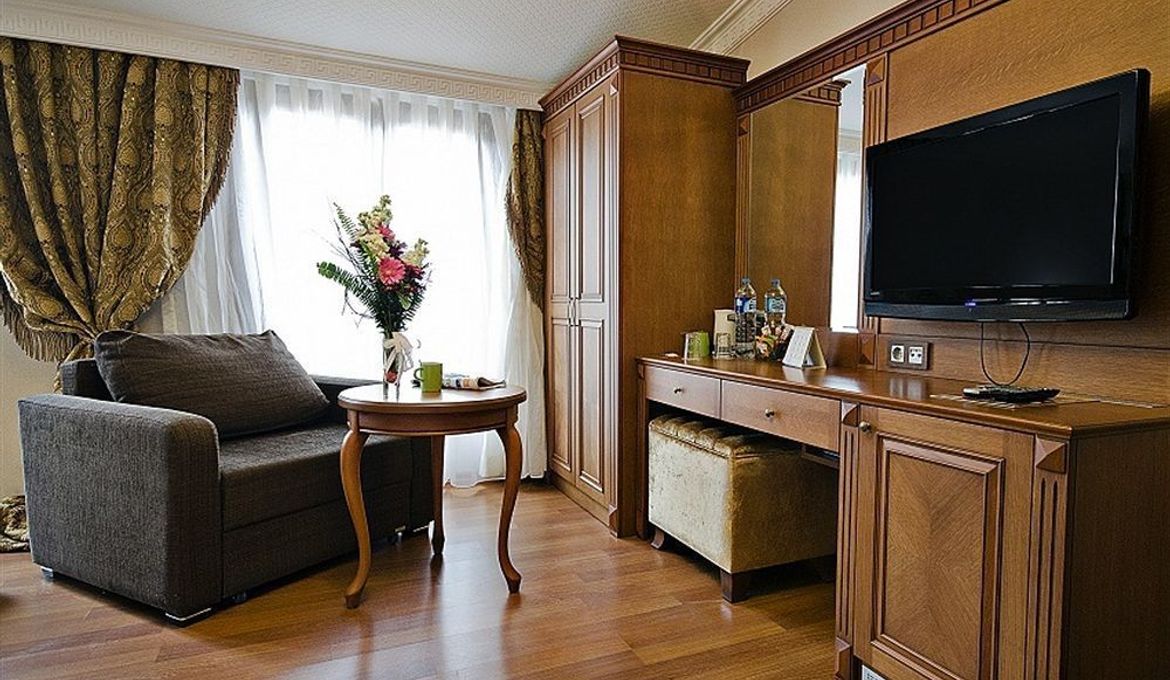 Senatus Suites