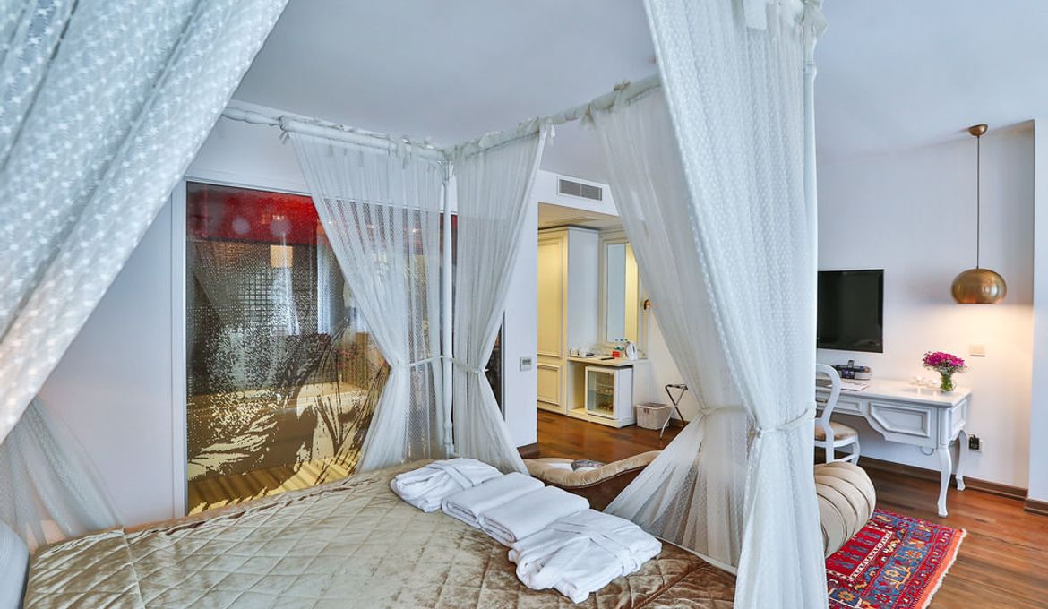 Senatus Suites