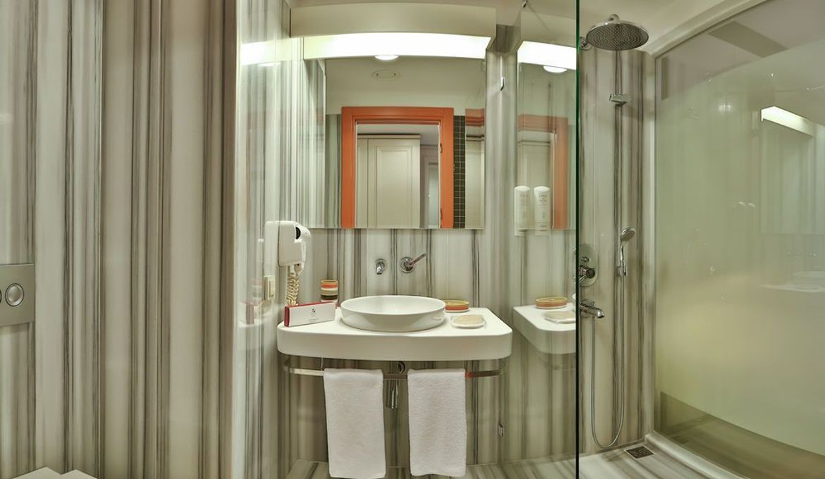 Senatus Suites
