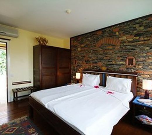 El Vino Hotel & Suites