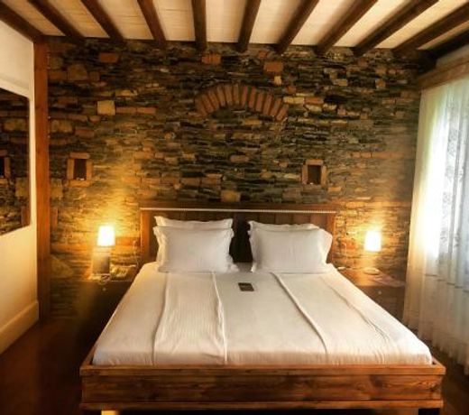 El Vino Hotel & Suites