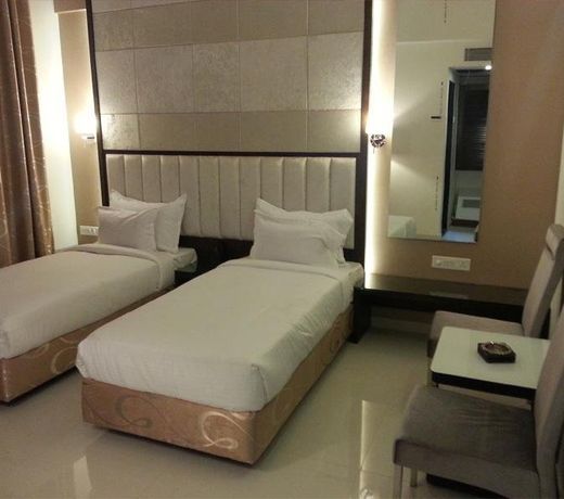 Hotel Silver Inn LLP