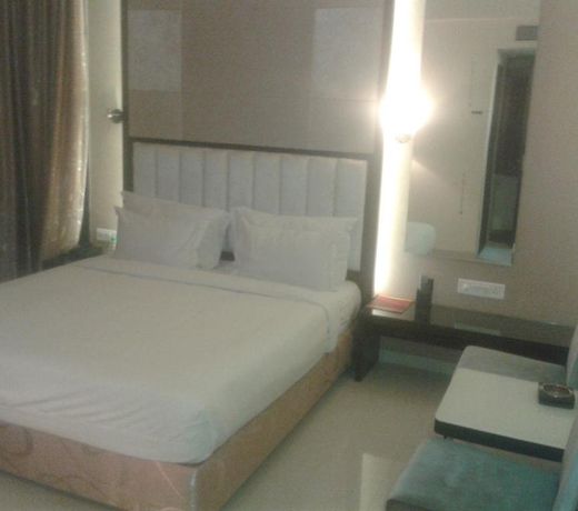 Hotel Silver Inn LLP