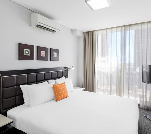 MERITON SERVICED APARTMENTS SOUTHPORT