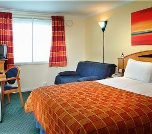 Holiday Inn Express London Luton Airport, an IHG Hotel